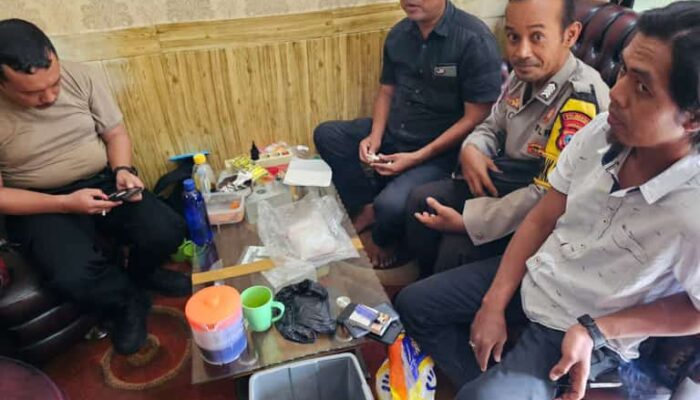 Anjing Tak Sengaja Temukan Bungkusan Diduga Isi Sabu Setengah Kilo