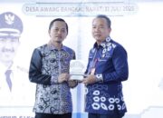 Gubernur Kalsel Terima Penghargaan Ombudsman RI