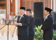 Gubernur Kalsel Serahkan Satyalencana Karya  Satya Kepada Ratusan PNS