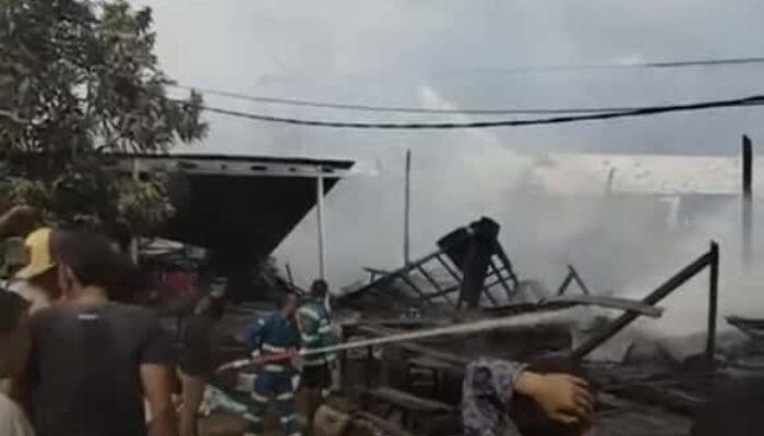 Kebakaran di Palimbangan Gusti HSU, 9 Rumah Dilalap Api