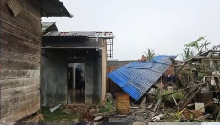 Diterjang Puting Beliung, 13 Rumah di Dua Kecamatan di Tanah Laut Mengalami Kerusakan