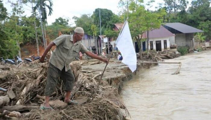 Aceh ‘Lumpuh’ Akibat Bencana, Warga Kibarkan Bendera Putih Minta Bantuan Internasional