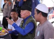 Bukan Kas Negara, Gubernur Muhidin Rogoh Kantong Pribadi Bantu Warga Terdampak Banjir