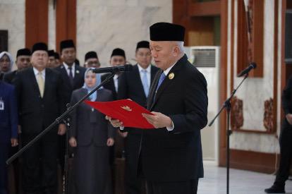 Gubernur Kalsel Muhidin melantik pejabat Pemprov Kalsel di Mahligai Pancasila