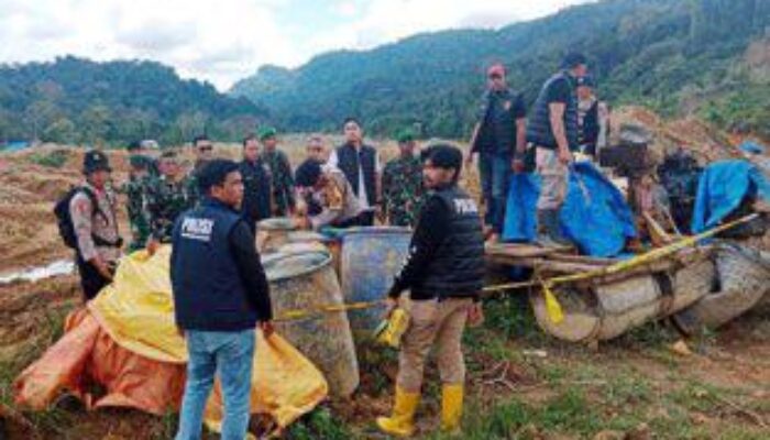 Jalan Kaki 8 KM, Tim Gabungan ‘Obrak-Abrik’Tambang Emas Ilegal di Geumpang