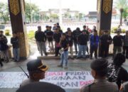 Massa Orasi di Pemko Banjarmasin, Anggaran Mobil Mewah dan Banjir Disorot