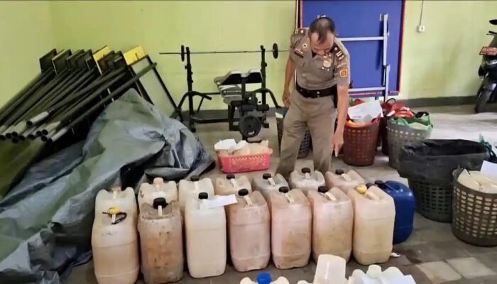 Resahkan Warga, Satpol PP Banjarbaru Amankan Ratusan Liter Tuak