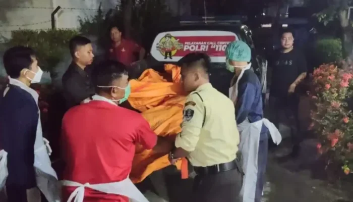 Kaum Masjid Kaget Kejatuhan Belatung, Ternyata Mayat Membusuk