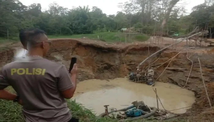 Tujuh Pendulang Tertimbun Longsor Tambang Emas di Kapuas Hulu